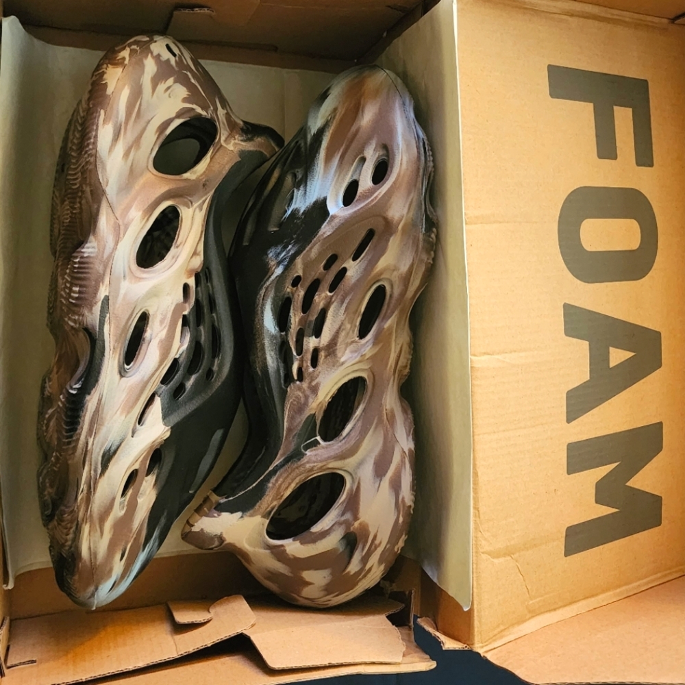 Adidas/ Yeezy Foam runner